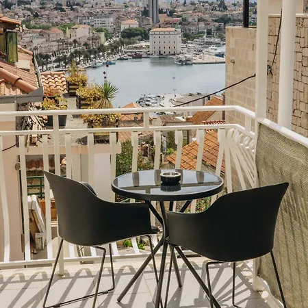De Mori Apartment Split